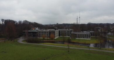 Archief beeld van het huidige gemeentehuis