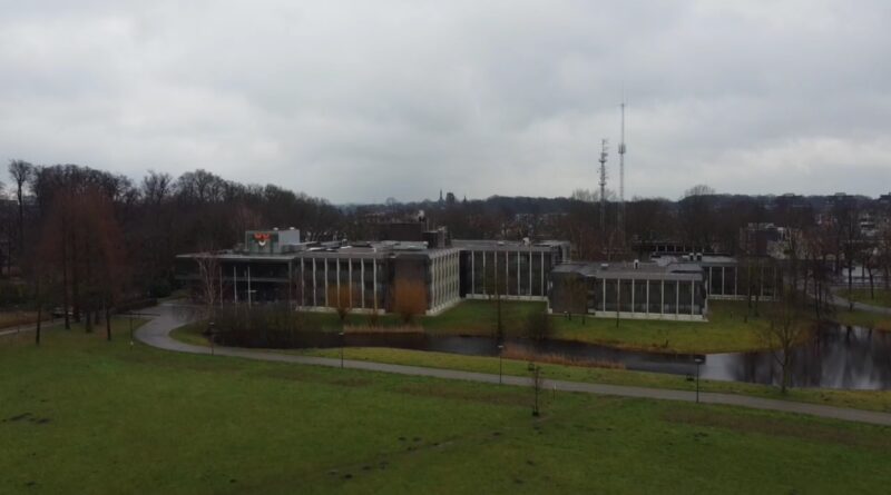 Archief beeld van het huidige gemeentehuis